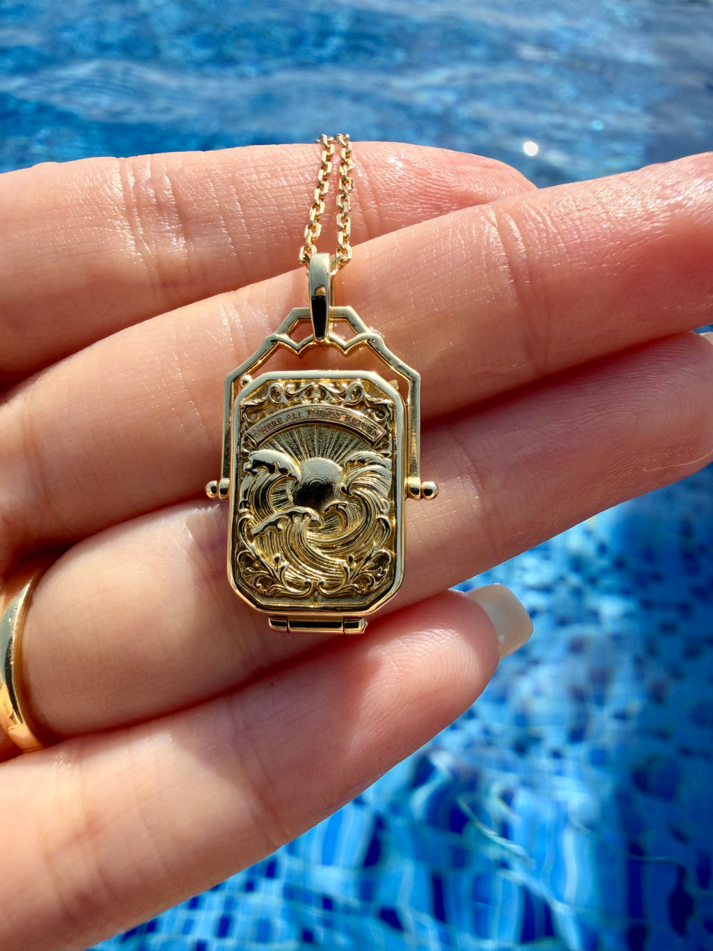 The Memoire Locket - 18K Gold Bespoke Photo Locket Service