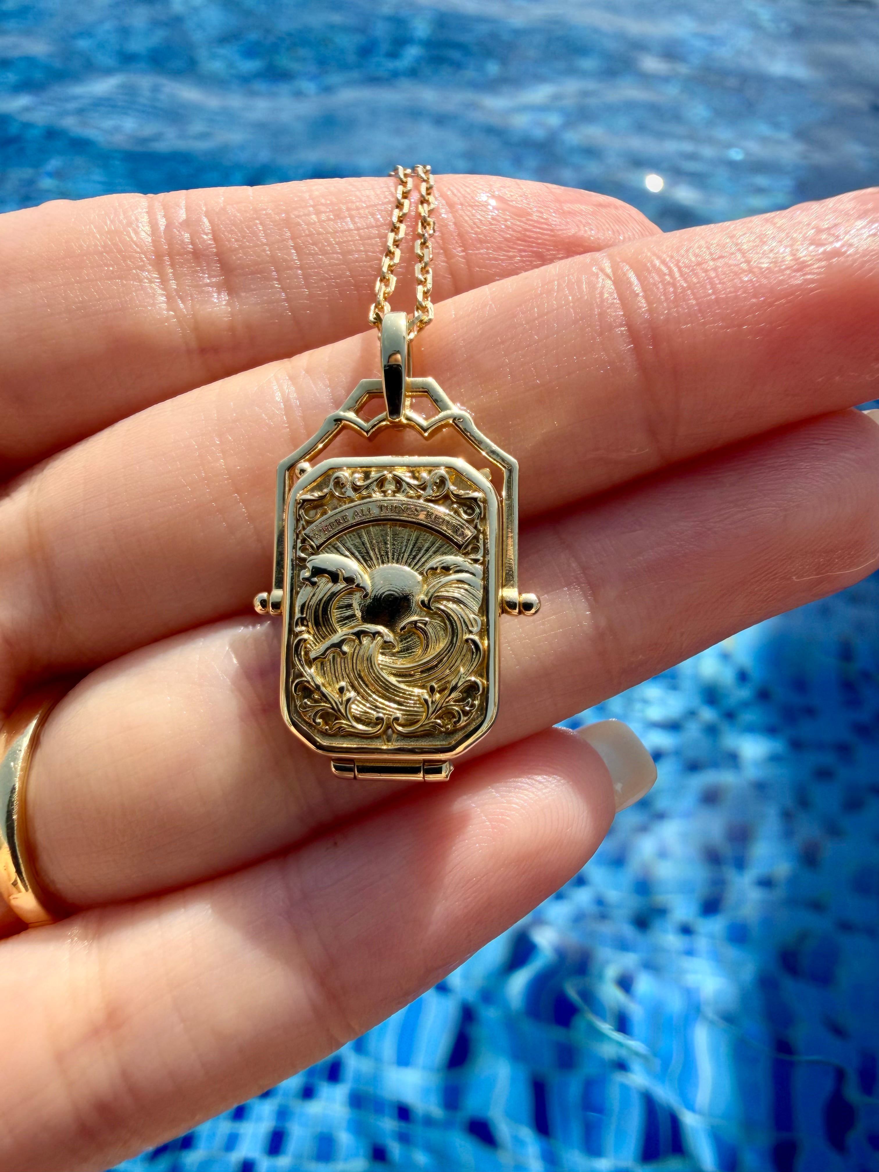 The Memoire Locket - 18K Gold Bespoke Photo Locket Service